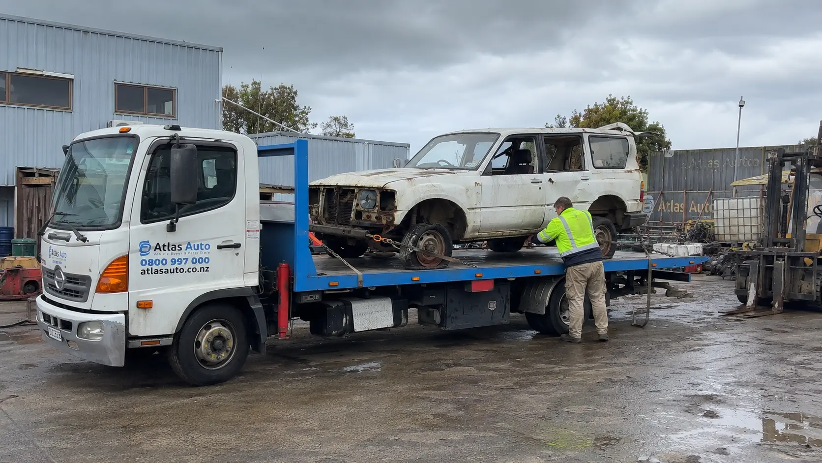 Atlas-auto-loading-old-vehicle