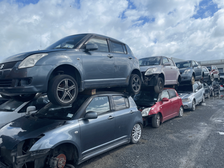 Powerful 4x4 Wreckers in Hamilton by Atlas Auto - Get top cash for your wrecked 4x4 vehicles