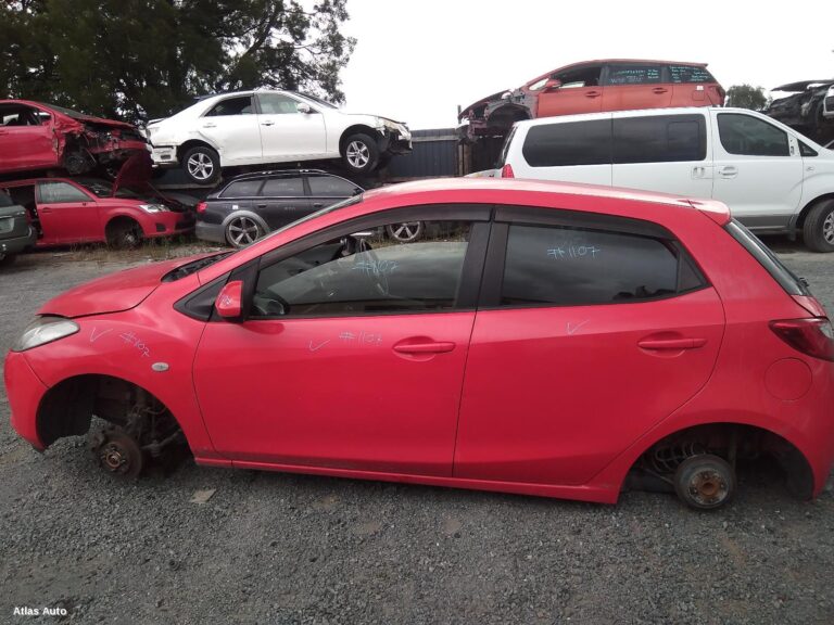 wrecking mazda 2 demio