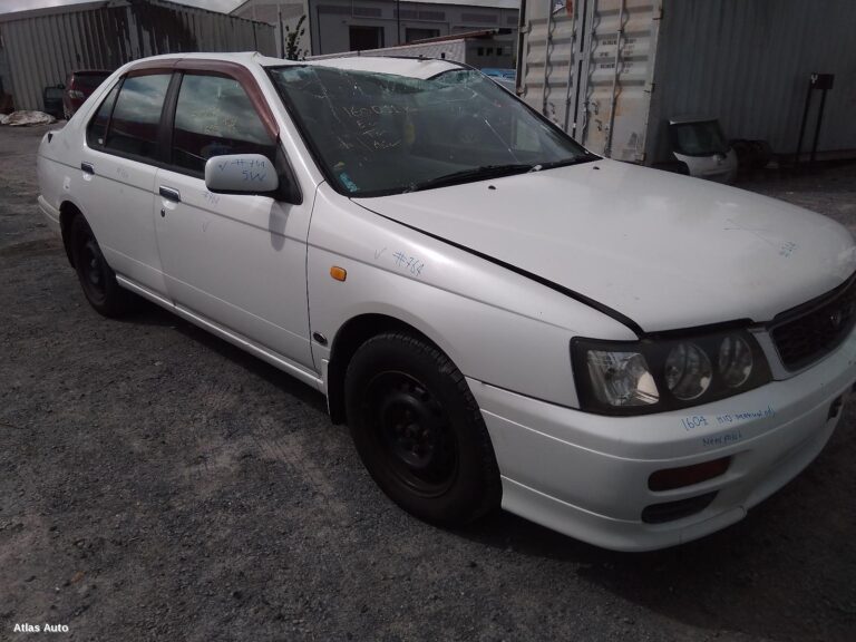 wrecking nissan bluebird in Hamilton