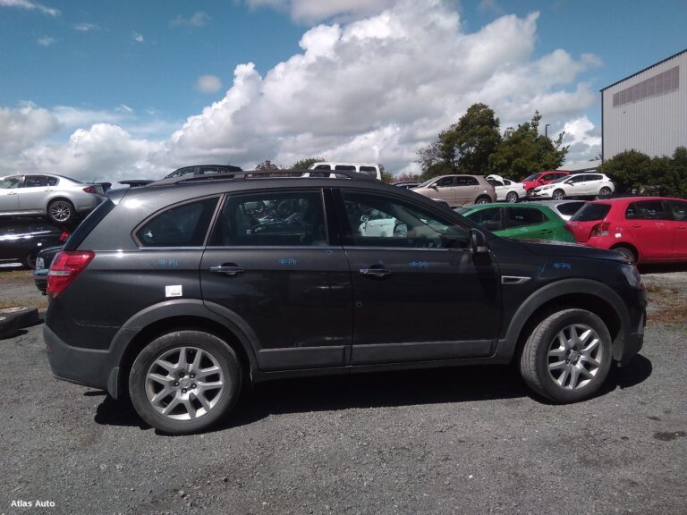 wrecking holden captiva hamilton