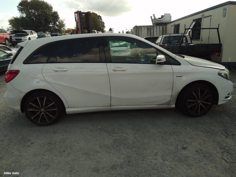wrecking mercedes b class in Hamilton