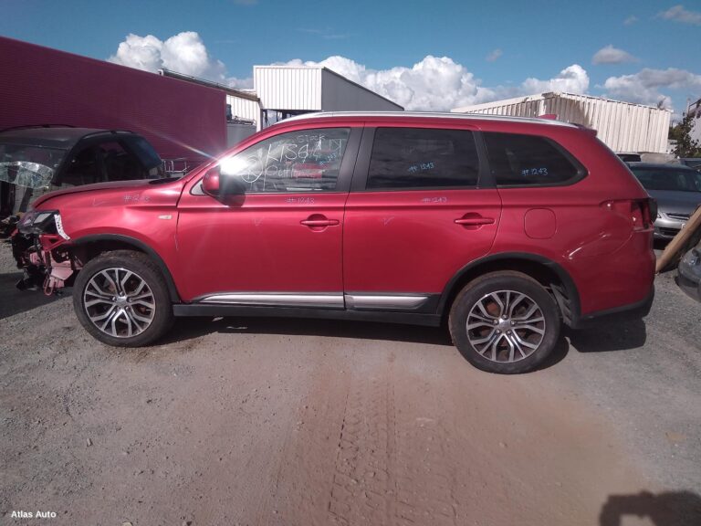 wrecking mitsubishi outlander