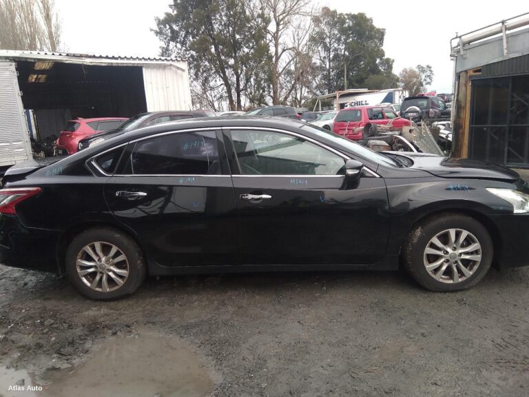 wrecking nissan altima