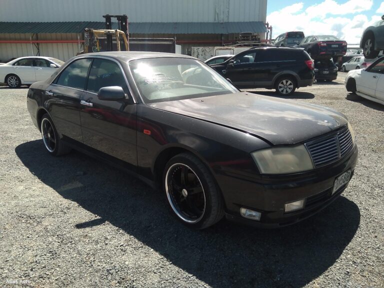 wrecking nissan gloria
