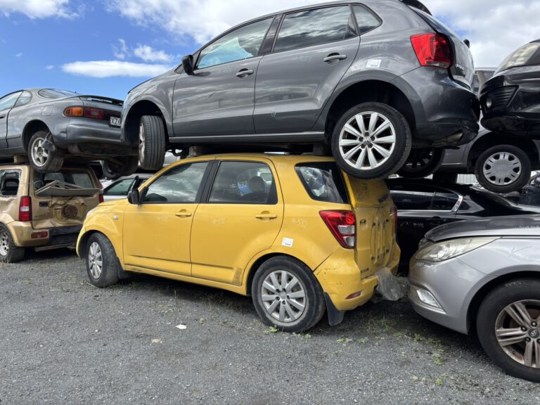 car wreckers turua